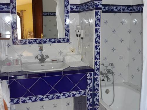 Imagen de la habitación del Hotel Son Marimon. Foto 14