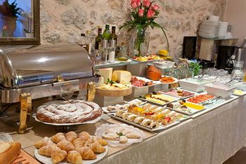 Imagen del bar/restaurante del Hotel Son Sant Jordi. Foto 3