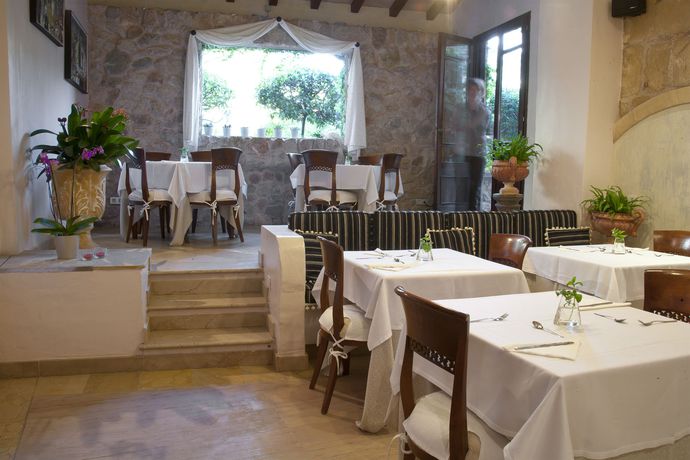 Imagen del bar/restaurante del Hotel Son Sant Jordi. Foto 5