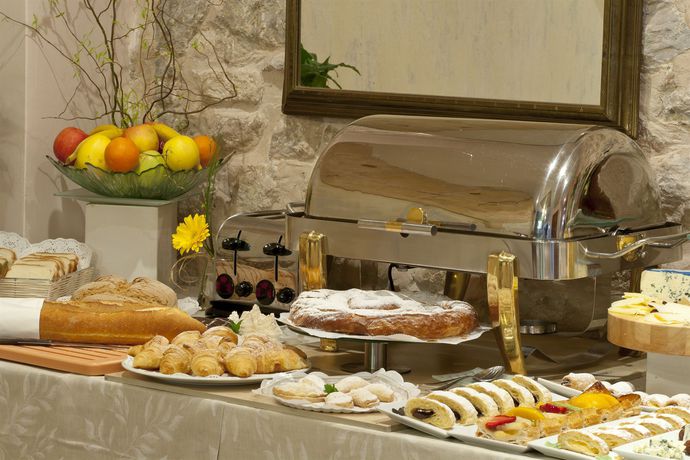 Imagen del bar/restaurante del Hotel Son Sant Jordi. Foto 6