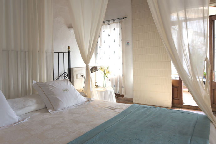 Imagen de la habitación del Hotel Son Sant Jordi. Foto 11