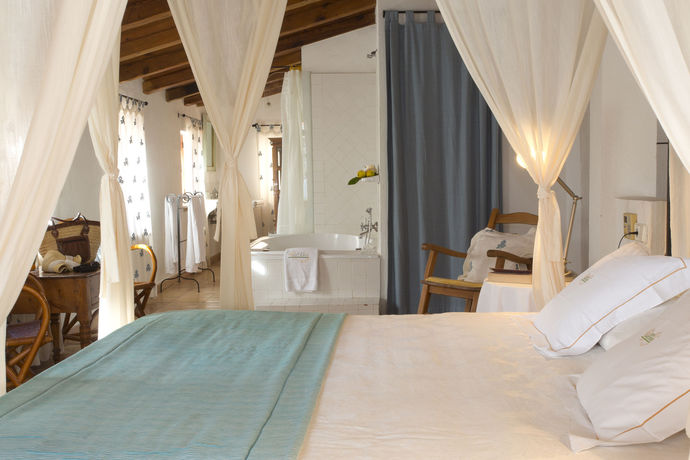 Imagen de la habitación del Hotel Son Sant Jordi. Foto 12