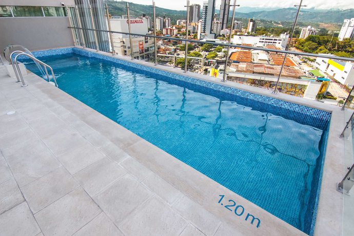 Imagen de la piscina del Hotel Sonesta Bucaramanga. Foto 19