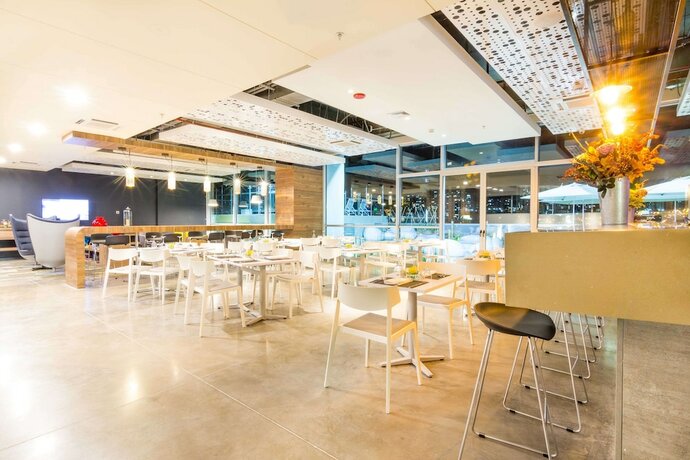 Imagen del bar/restaurante del Hotel Sonesta Bucaramanga. Foto 16