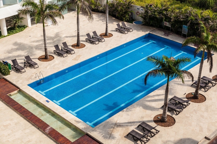 Imagen de la piscina del Hotel Sonesta Cartagena. Foto 13