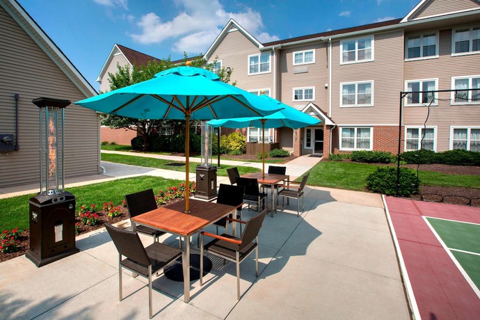 Imagen de la piscina del Hotel Sonesta ES Suites Allentown Bethlehem Airport. Foto 20