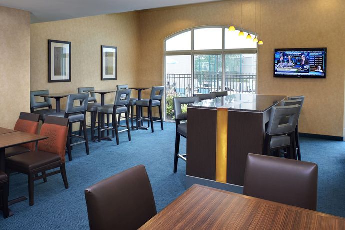 Imagen de los interiores del Hotel Sonesta ES Suites Detroit Warren. Foto 6