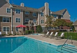 Imagen de la piscina del Hotel Sonesta ES Suites Raleigh Durham Airport Morrisville. Foto 30