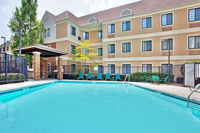 Imagen de la piscina del Hotel Sonesta Es Suites Atlanta Alpharetta Avalon. Foto 19