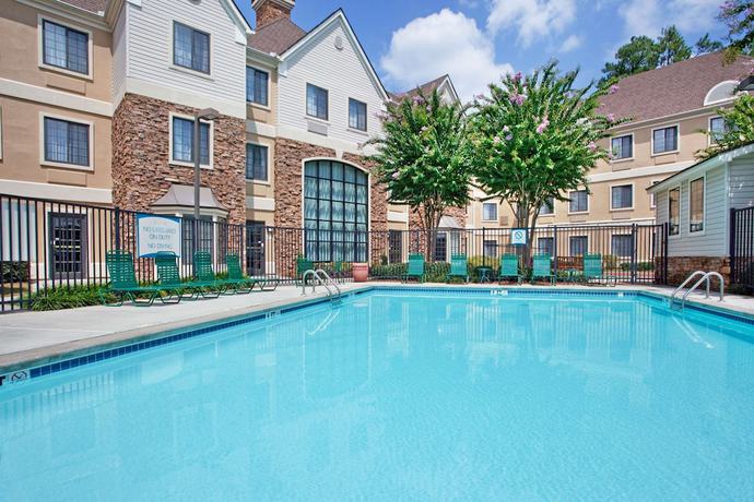 Imagen de la piscina del Hotel Sonesta Es Suites Atlanta Alpharetta Avalon. Foto 20