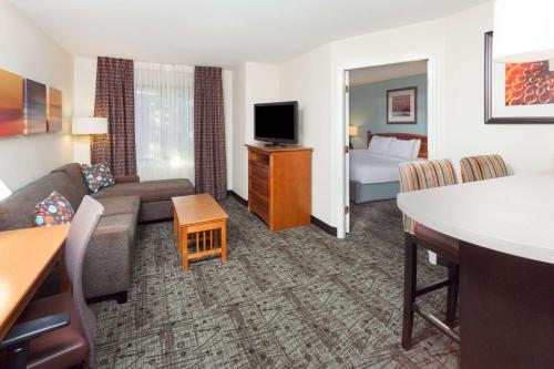 Imagen de la habitación del Hotel Sonesta Es Suites Atlanta - Perimeter Center. Foto 8