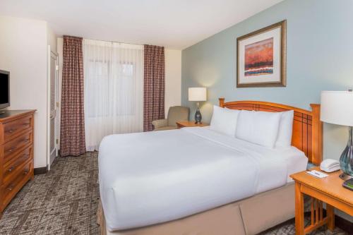 Imagen de la habitación del Hotel Sonesta Es Suites Atlanta - Perimeter Center. Foto 16