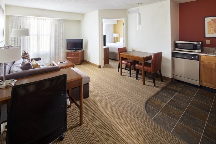Imagen de los interiores del Hotel Sonesta Es Suites Birmingham Homewood. Foto 10