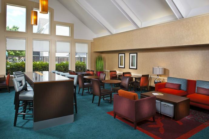 Imagen del bar/restaurante del Hotel Sonesta Es Suites Birmingham Homewood. Foto 3