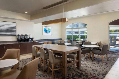 Imagen del bar/restaurante del Hotel Sonesta Es Suites Carmel Mountain &ndash; San Diego. Foto 10