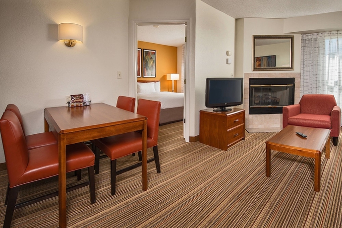 Imagen de la habitación del Hotel Sonesta Es Suites Charleston. Foto 10