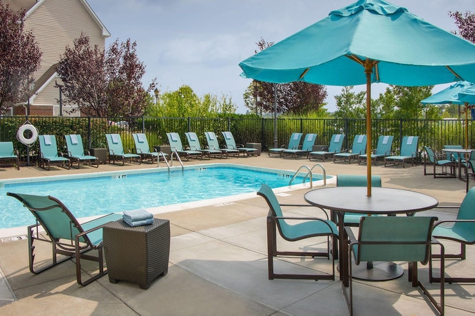 Imagen de la piscina del Hotel Sonesta Es Suites Charleston. Foto 19