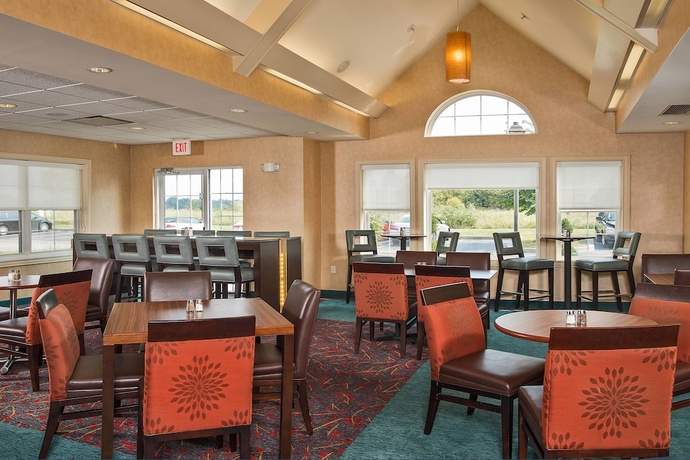 Imagen del bar/restaurante del Hotel Sonesta Es Suites Charleston. Foto 5