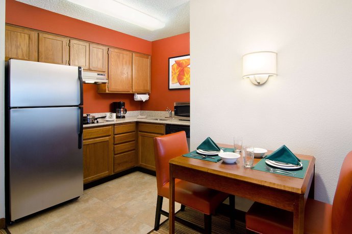 Imagen de la habitación del Hotel Sonesta Es Suites Fresno. Foto 10