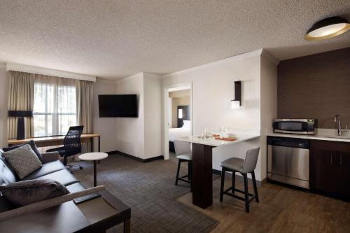 Imagen de la habitación del Hotel Sonesta Es Suites Fresno. Foto 12