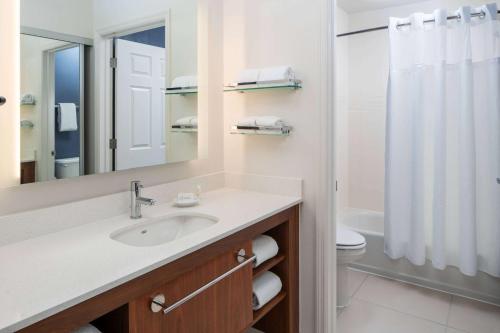 Imagen de la habitación del Hotel Sonesta Es Suites New Orleans Convention Center. Foto 17