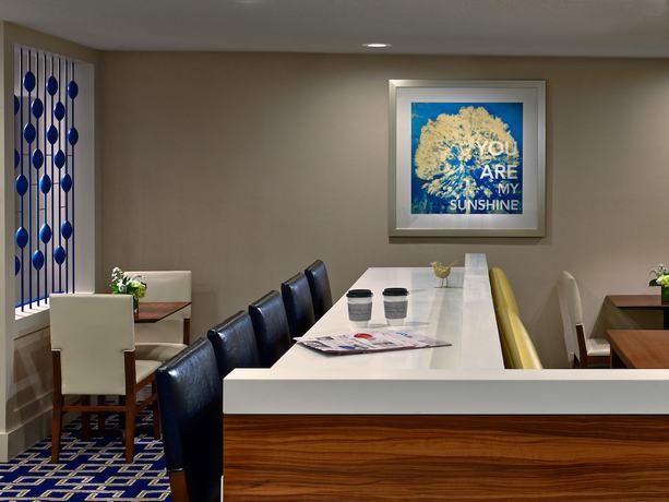 Imagen de los interiores del Hotel Sonesta Es Suites Princeton. Foto 18