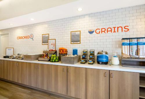 Imagen del bar/restaurante del Hotel Sonesta Es Suites Raleigh Cary. Foto 10