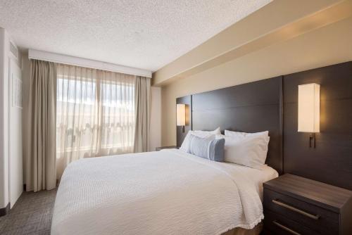 Imagen de la habitación del Hotel Sonesta Es Suites Reno. Foto 16