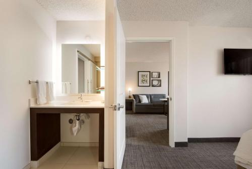 Imagen de la habitación del Hotel Sonesta Es Suites Reno. Foto 17