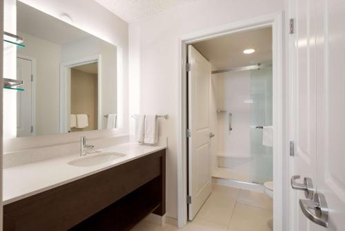 Imagen de la habitación del Hotel Sonesta Es Suites Reno. Foto 18