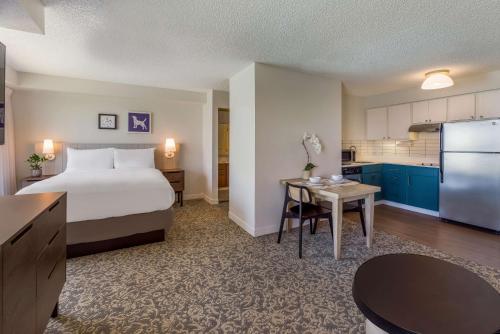 Imagen de la habitación del Hotel Sonesta Es Suites San Francisco Airport Oyster Point Waterfront. Foto 12