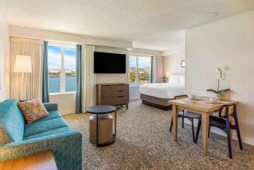 Imagen de la habitación del Hotel Sonesta Es Suites San Francisco Airport Oyster Point Waterfront. Foto 19