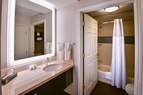 Imagen de la habitación del Hotel Sonesta Es Suites San Jose Airport. Foto 15