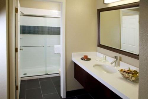 Imagen de la habitación del Hotel Sonesta Es Suites San Jose Airport. Foto 17