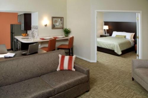 Imagen de la habitación del Hotel Sonesta Es Suites San Jose Airport. Foto 19
