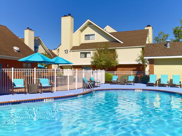 Imagen de la piscina del Hotel Sonesta Es Suites South Brunswick - Princeton, Monmouth Junction. Foto 20