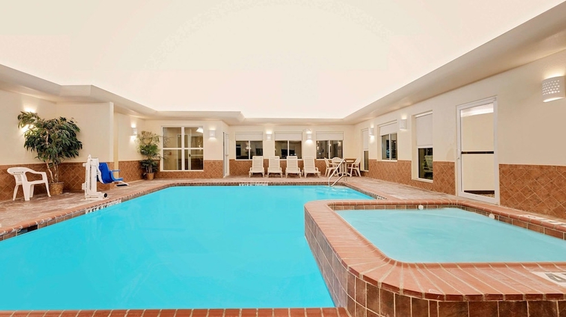 Imagen de la piscina del Hotel Sonesta Essential Hotels Odessa. Foto 16