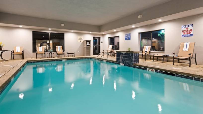 Imagen de la piscina del Hotel Sonesta Essential Indianapolis Airport. Foto 19