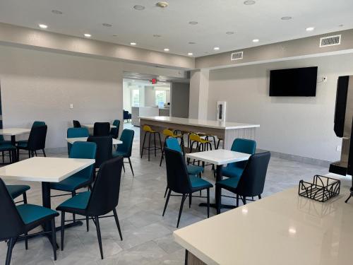 Imagen del bar/restaurante del Hotel Sonesta Essential La Porte. Foto 8