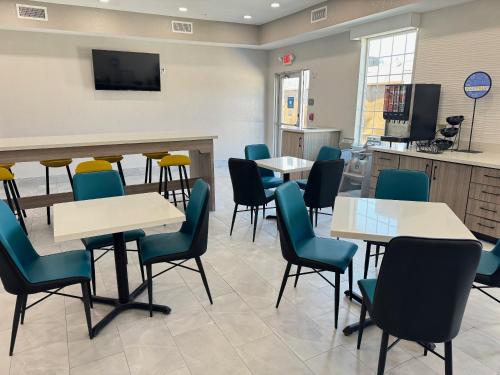 Imagen del bar/restaurante del Hotel Sonesta Essential La Porte. Foto 9