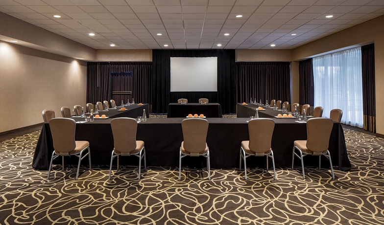 Imagen de los interiores del Hotel Sonesta Hotel Houston IAH Airport. Foto 10