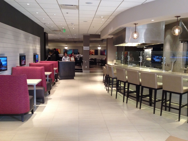 Imagen del bar/restaurante del Hotel Sonesta Los Angeles Airport Lax. Foto 4