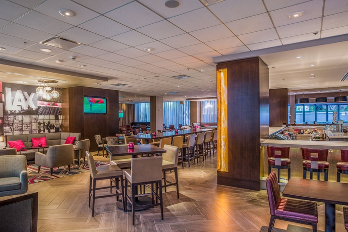 Imagen del bar/restaurante del Hotel Sonesta Los Angeles Airport Lax. Foto 9