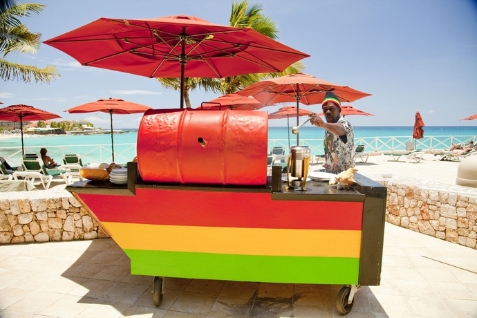 Imagen de los exteriores del Hotel Sonesta Maho Beach All Inclusive Resort Casino and Spa. Foto 12