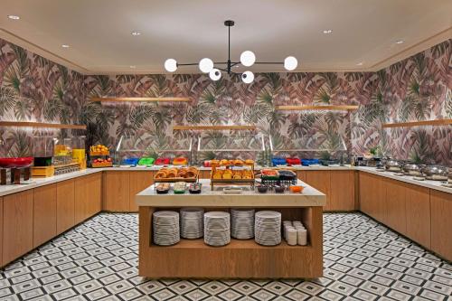 Imagen del bar/restaurante del Hotel Sonesta Miami Airport. Foto 10