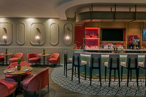 Imagen del bar/restaurante del Hotel Sonesta Miami Airport. Foto 13