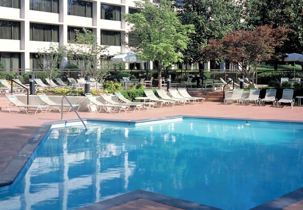 Imagen de la piscina del Hotel Sonesta Nashville Airport. Foto 8