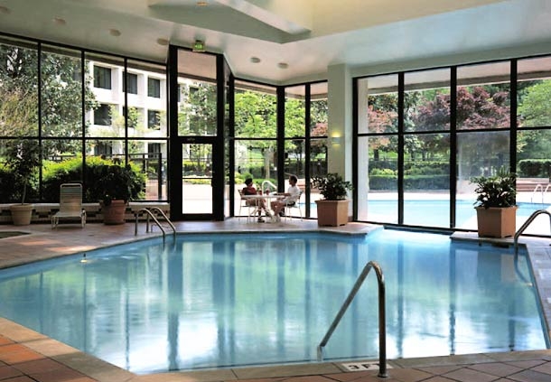 Imagen de la piscina del Hotel Sonesta Nashville Airport. Foto 9