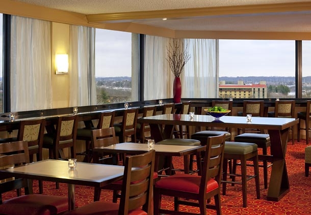 Imagen del bar/restaurante del Hotel Sonesta Nashville Airport. Foto 3