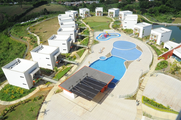 Imagen de la piscina del Hotel Sonesta Pereira. Foto 5